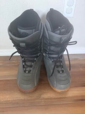 Ride Rhythm Mens Snowboard Boots - Size 10.5